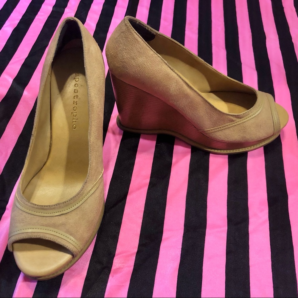 Sz 8.5 Apostrophe tan 4” suede platform heels